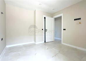 Moderne 2+1 Maisonette mit Garten in einem Komplex am Meer 