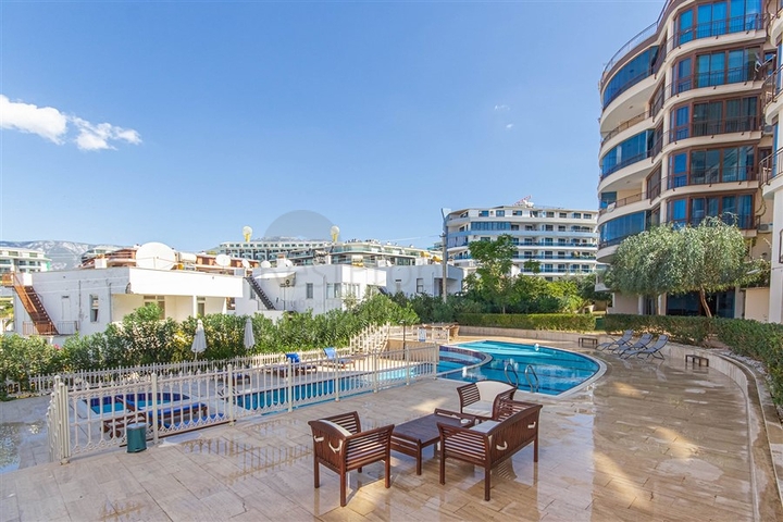 Geräumige möblierte Wohnung mit Meerblick in einer malerischen Gegend am Meer