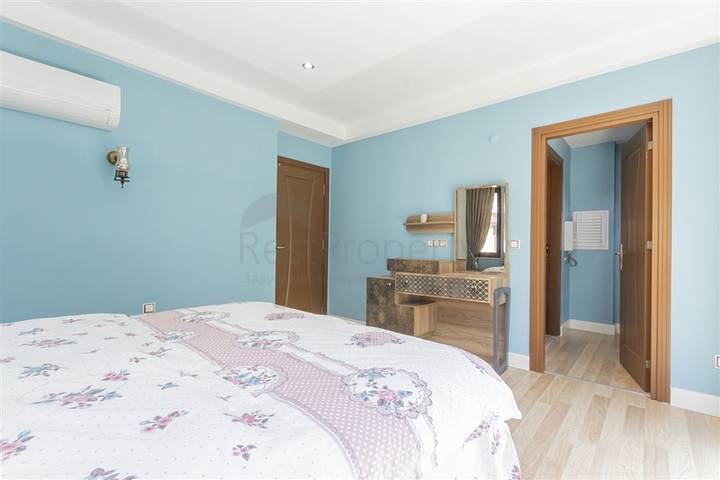 Geräumige möblierte Wohnung mit Meerblick in einer malerischen Gegend am Meer