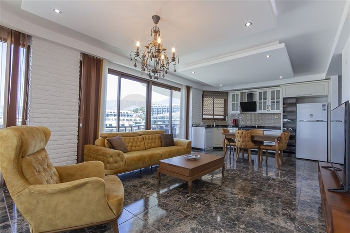 Geräumige möblierte Wohnung mit Meerblick in einer malerischen Gegend am Meer