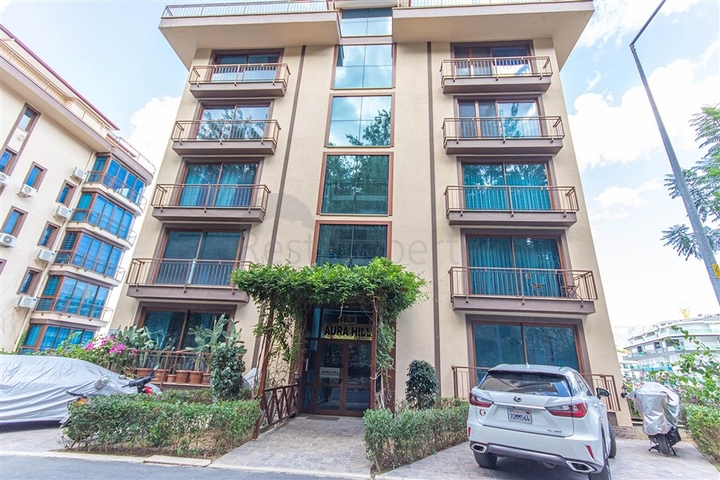 Geräumige möblierte Wohnung mit Meerblick in einer malerischen Gegend am Meer