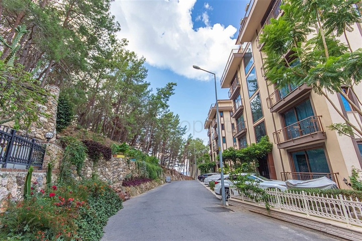 Geräumige möblierte Wohnung mit Meerblick in einer malerischen Gegend am Meer