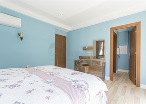 Geräumige möblierte Wohnung mit Meerblick in einer malerischen Gegend am Meer