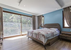 Geräumige möblierte Wohnung mit Meerblick in einer malerischen Gegend am Meer