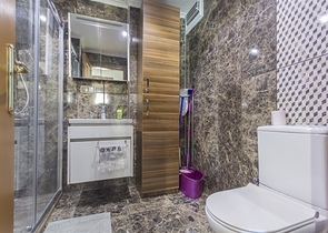 Geräumige möblierte Wohnung mit Meerblick in einer malerischen Gegend am Meer