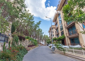 Geräumige möblierte Wohnung mit Meerblick in einer malerischen Gegend am Meer