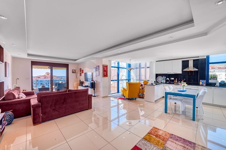 Elegantes Penthouse mit Meerblick im Herzen von Alanya