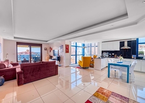 Elegantes Penthouse mit Meerblick im Herzen von Alanya