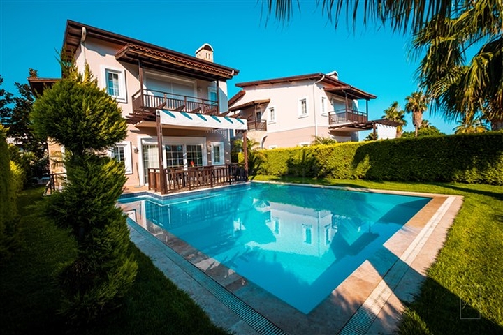 Villa mit 3+2 Grundrissen in der Nachbarschaft von Tekirova - Kemer