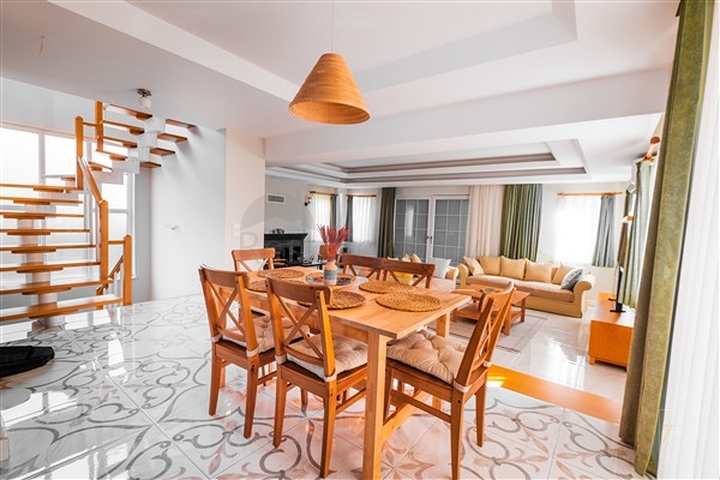 Villa mit 3+2 Grundrissen in der Nachbarschaft von Tekirova - Kemer