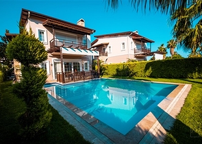 Villa mit 3+2 Grundrissen in der Nachbarschaft von Tekirova - Kemer
