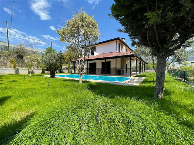 Gemütliche Villa mit großem Grundstück - Komfort und Ruhe inmitten der Natur