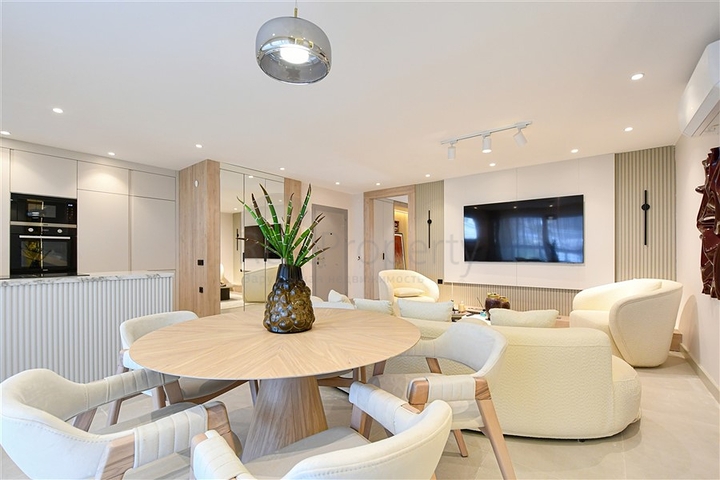 Eine geräumige möblierte 2+1-Wohnung in der Nähe des Meeres ist ideal zum Leben und Entspannen