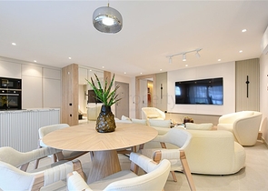 Eine geräumige möblierte 2+1-Wohnung in der Nähe des Meeres ist ideal zum Leben und Entspannen