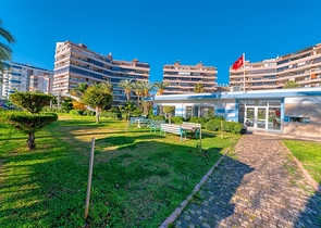 Eine geräumige möblierte 2+1-Wohnung in der Nähe des Meeres ist ideal zum Leben und Entspannen