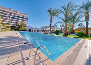 Eine geräumige möblierte 2+1-Wohnung in der Nähe des Meeres ist ideal zum Leben und Entspannen