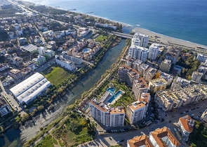 Eine geräumige möblierte 2+1-Wohnung in der Nähe des Meeres ist ideal zum Leben und Entspannen