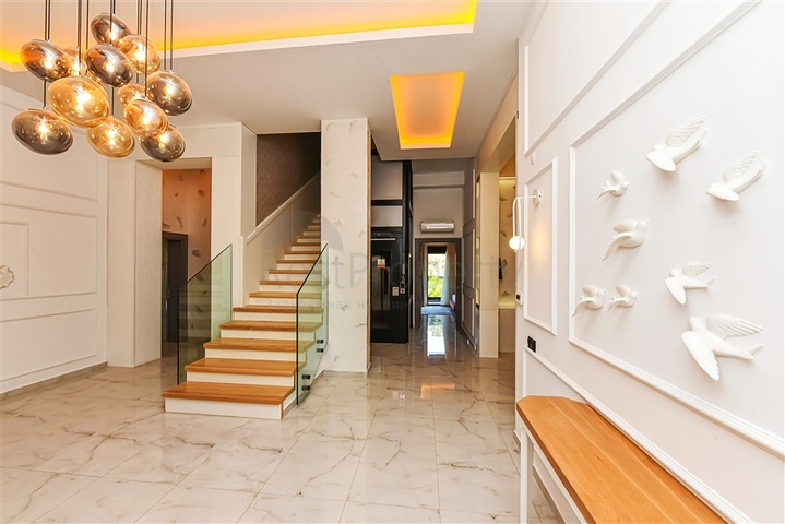 Eine luxuriöse Villa mit Panoramablick auf das Meer ist die perfekte Kombination aus Gemütlichkeit, Stil und Privatsphäre