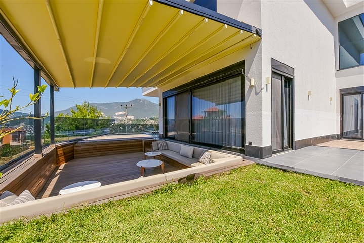 Eine luxuriöse Villa mit Panoramablick auf das Meer ist die perfekte Kombination aus Gemütlichkeit, Stil und Privatsphäre