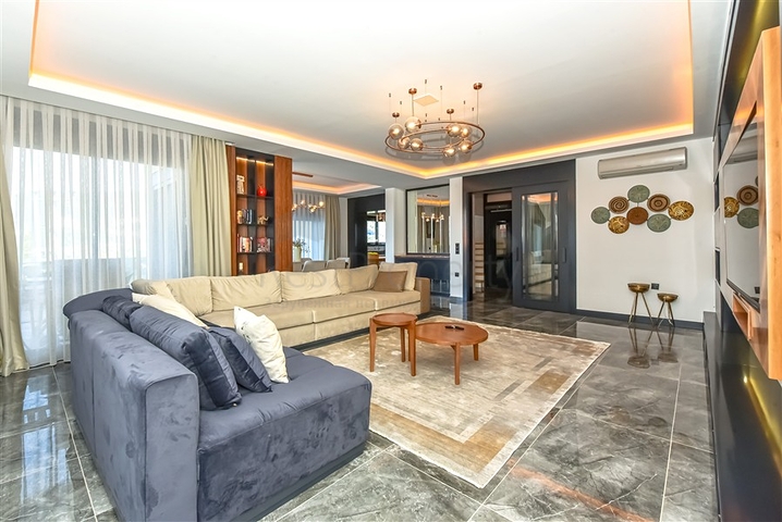 Eine luxuriöse Villa mit Panoramablick auf das Meer ist die perfekte Kombination aus Gemütlichkeit, Stil und Privatsphäre