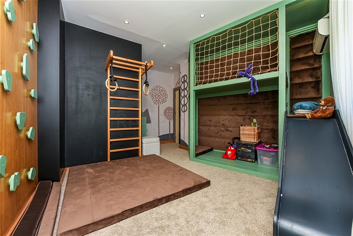 Eine luxuriöse Villa mit Panoramablick auf das Meer ist die perfekte Kombination aus Gemütlichkeit, Stil und Privatsphäre