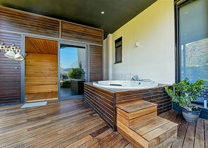 Eine luxuriöse Villa mit Panoramablick auf das Meer ist die perfekte Kombination aus Gemütlichkeit, Stil und Privatsphäre