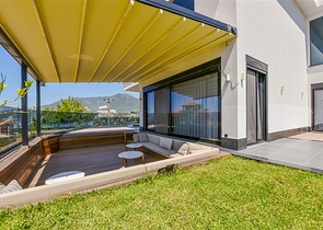 Eine luxuriöse Villa mit Panoramablick auf das Meer ist die perfekte Kombination aus Gemütlichkeit, Stil und Privatsphäre