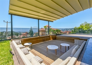 Eine luxuriöse Villa mit Panoramablick auf das Meer ist die perfekte Kombination aus Gemütlichkeit, Stil und Privatsphäre