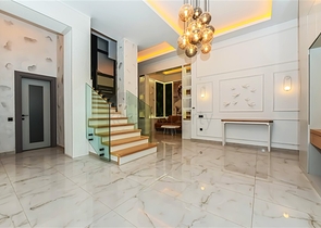 Eine luxuriöse Villa mit Panoramablick auf das Meer ist die perfekte Kombination aus Gemütlichkeit, Stil und Privatsphäre