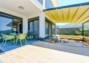 Eine luxuriöse Villa mit Panoramablick auf das Meer ist die perfekte Kombination aus Gemütlichkeit, Stil und Privatsphäre