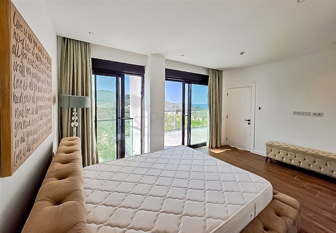 Moderne Villa mit Meerblick, umgeben von Natur und Premium-Komfort