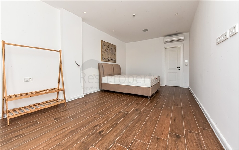 Moderne Villa mit Meerblick, umgeben von Natur und Premium-Komfort