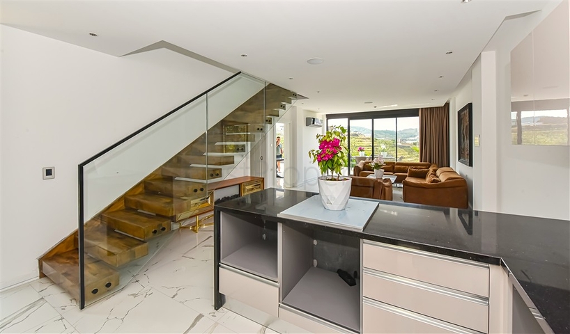 Moderne Villa mit Meerblick, umgeben von Natur und Premium-Komfort