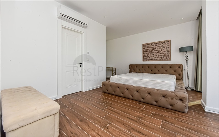 Moderne Villa mit Meerblick, umgeben von Natur und Premium-Komfort