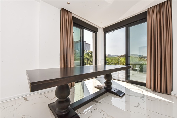 Moderne Villa mit Meerblick, umgeben von Natur und Premium-Komfort