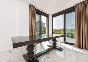 Moderne Villa mit Meerblick, umgeben von Natur und Premium-Komfort