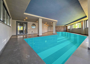 Modernes Apartment mit Panoramablick auf das Meer 