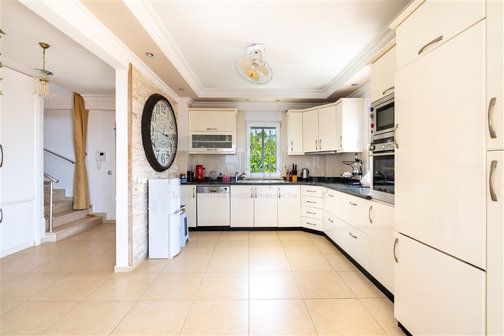 Ideales Haus am Meer: Geräumige Villa mit Blick auf das Mittelmeer