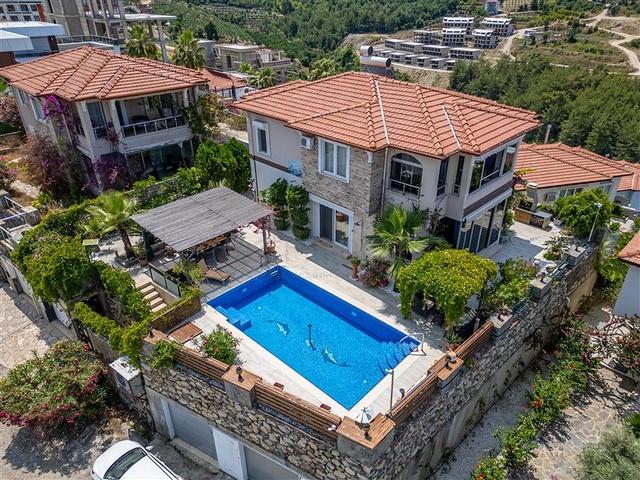 Ideales Haus am Meer: Geräumige Villa mit Blick auf das Mittelmeer