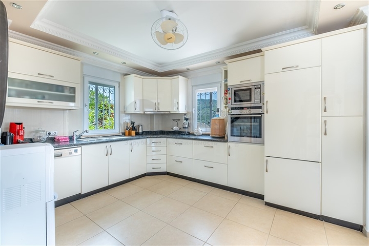 Ideales Haus am Meer: Geräumige Villa mit Blick auf das Mittelmeer