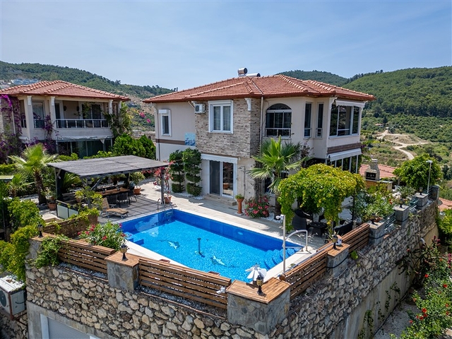 Ideales Haus am Meer: Geräumige Villa mit Blick auf das Mittelmeer