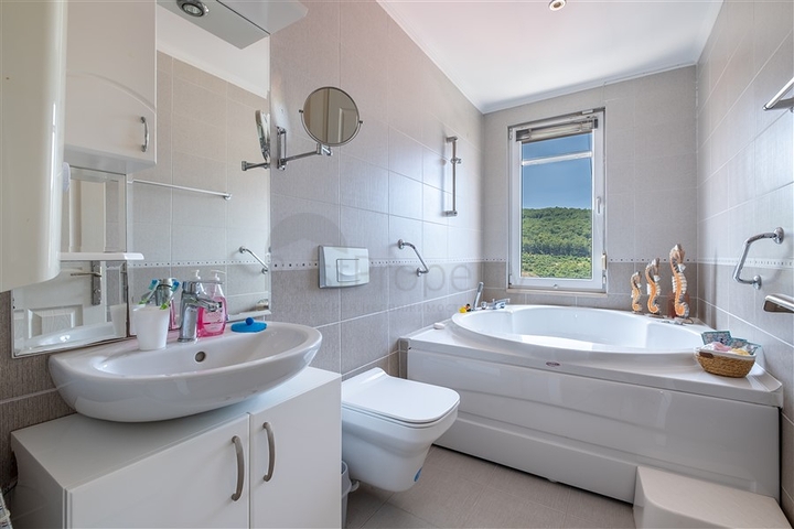 Ideales Haus am Meer: Geräumige Villa mit Blick auf das Mittelmeer