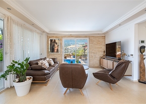 Ideales Haus am Meer: Geräumige Villa mit Blick auf das Mittelmeer