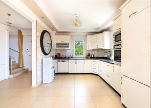 Ideales Haus am Meer: Geräumige Villa mit Blick auf das Mittelmeer