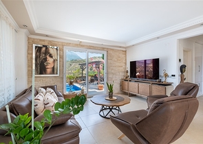 Ideales Haus am Meer: Geräumige Villa mit Blick auf das Mittelmeer