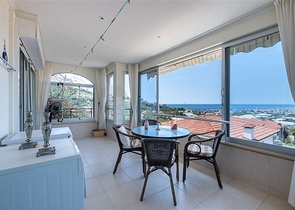 Ideales Haus am Meer: Geräumige Villa mit Blick auf das Mittelmeer