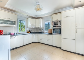 Ideales Haus am Meer: Geräumige Villa mit Blick auf das Mittelmeer