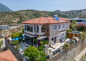 Ideales Haus am Meer: Geräumige Villa mit Blick auf das Mittelmeer