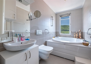 Ideales Haus am Meer: Geräumige Villa mit Blick auf das Mittelmeer