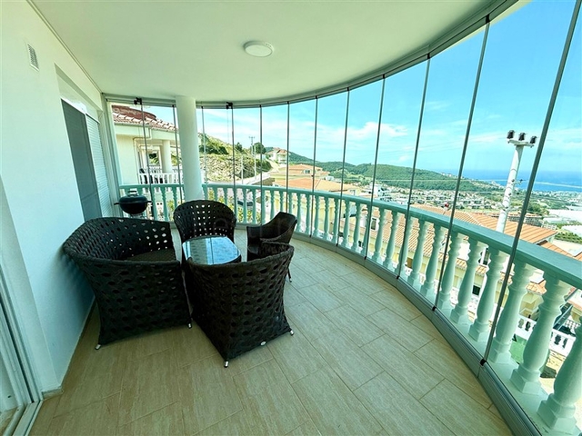 Geräumige, möblierte Villa mit herrlicher Terrasse in Kargicak/Alanya Geräumige, möblierte Villa mit herrlicher Terrasse in Kargicak/Alanya